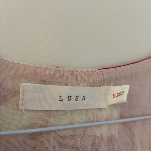 Red Floral Dress with Ruffle Sleeves LUSH - Picture 3 of 3